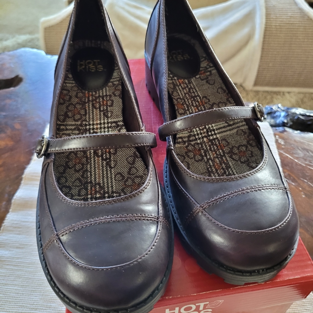 Hot Kiss women's shoes size 10 dark brown